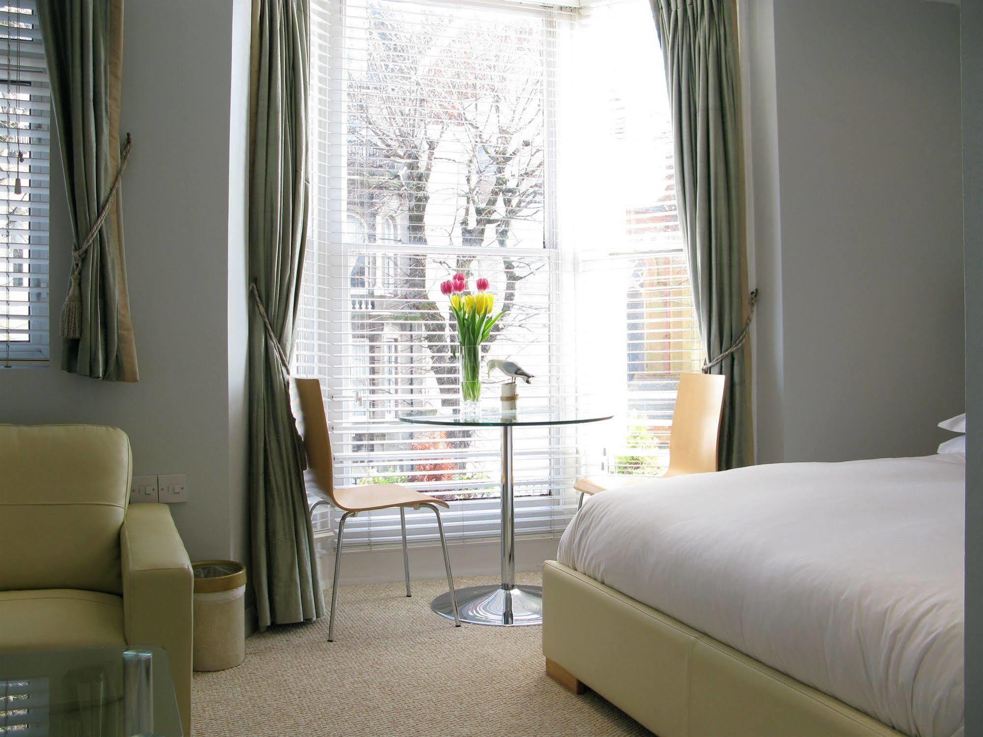 Oyo Lifestyle Hotel Sea Breeze Brighton Dış mekan fotoğraf