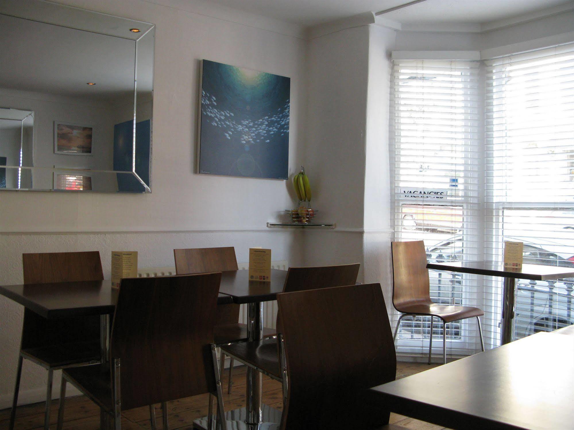Oyo Lifestyle Hotel Sea Breeze Brighton Dış mekan fotoğraf