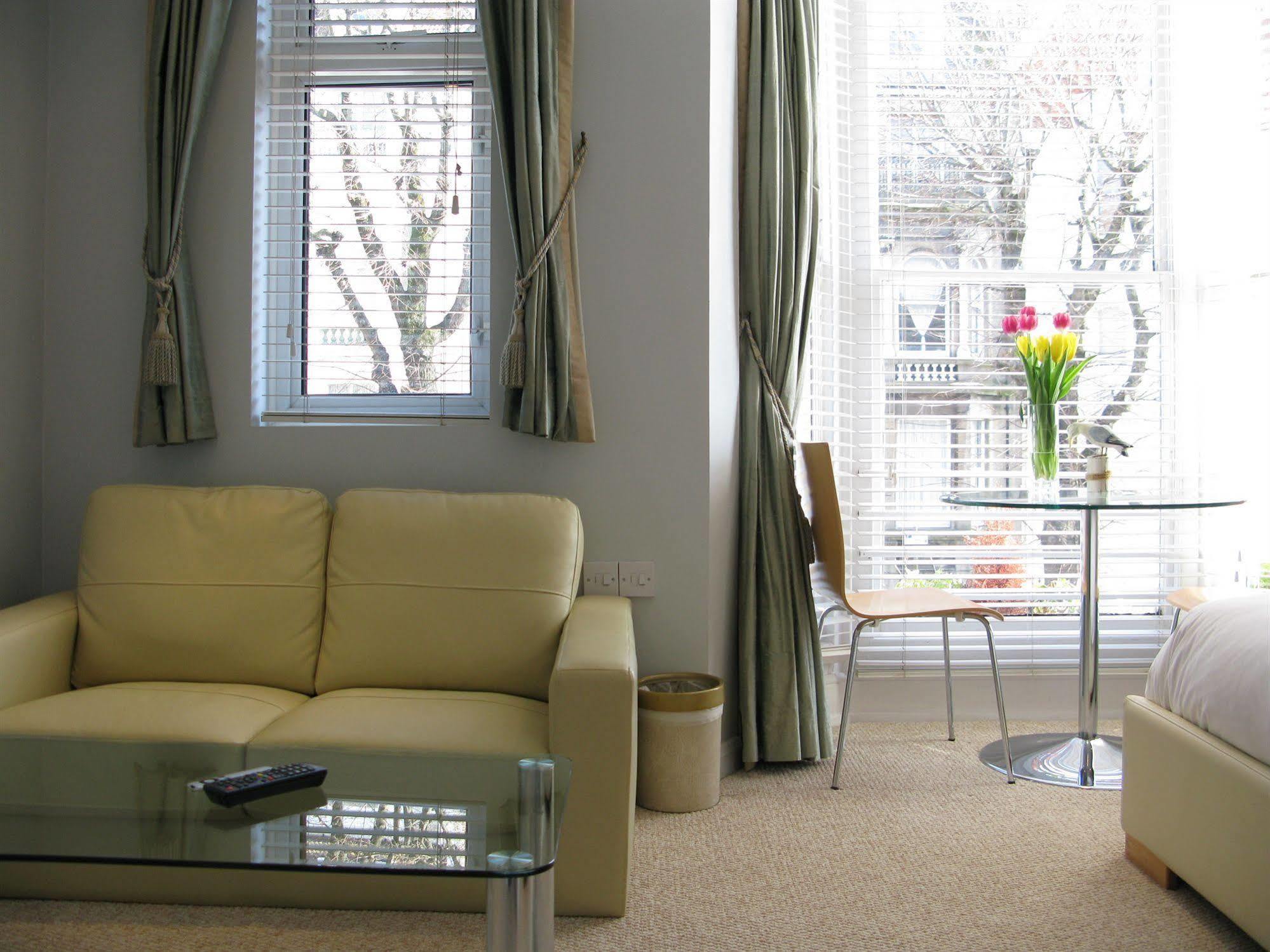Oyo Lifestyle Hotel Sea Breeze Brighton Dış mekan fotoğraf