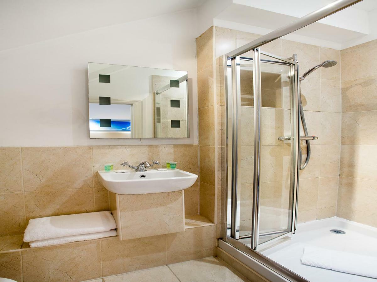 Oyo Lifestyle Hotel Sea Breeze Brighton Dış mekan fotoğraf
