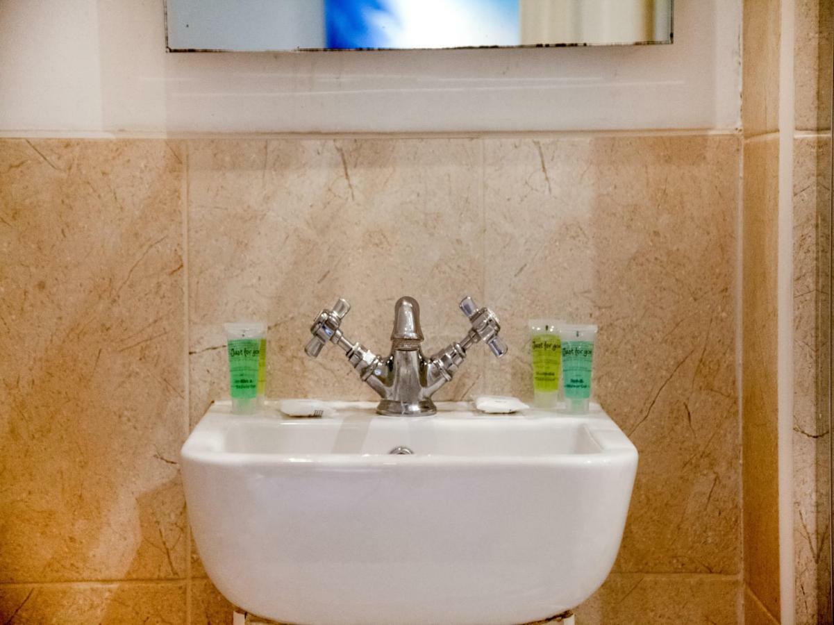 Oyo Lifestyle Hotel Sea Breeze Brighton Dış mekan fotoğraf